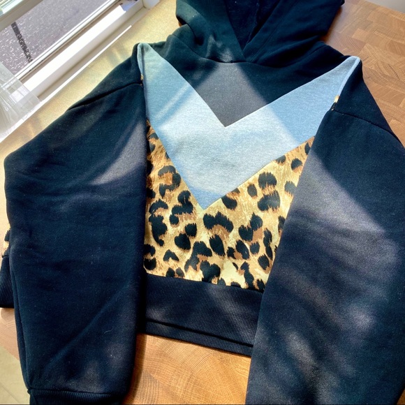 Animal Print Hoodie - Picture 2 of 6